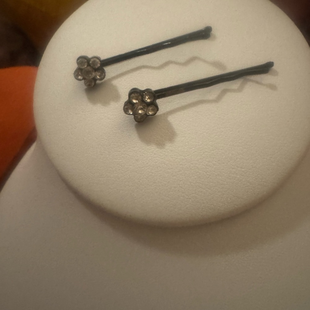 Delicate Floral Crystal Bobby Pins - Black